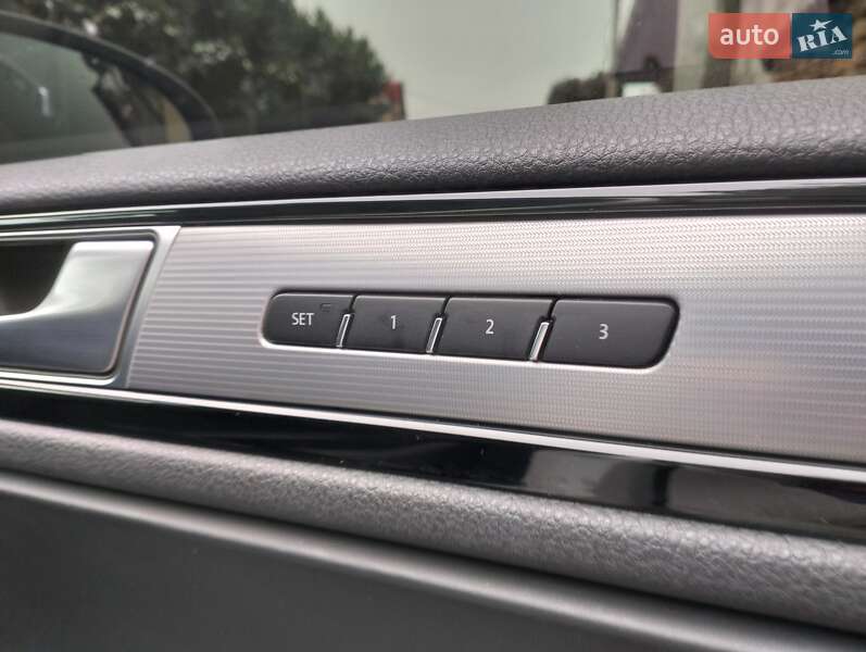 Позашляховик / Кросовер Volkswagen Touareg 2016 в Рівному