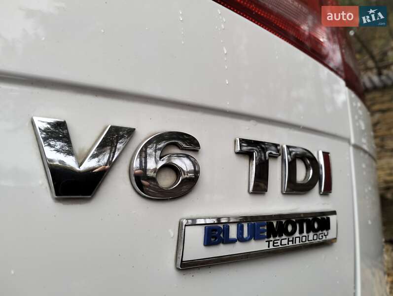 Позашляховик / Кросовер Volkswagen Touareg 2016 в Рівному