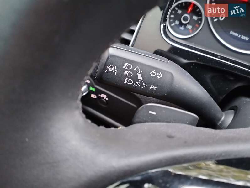 Позашляховик / Кросовер Volkswagen Touareg 2016 в Рівному