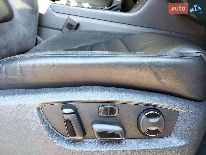 Позашляховик / Кросовер Volkswagen Touareg 2016 в Рівному