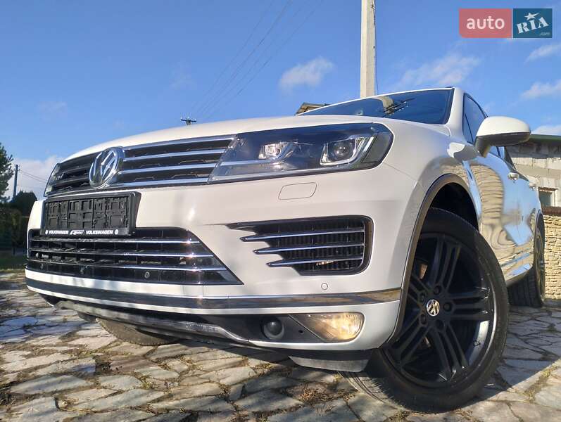 Позашляховик / Кросовер Volkswagen Touareg 2016 в Рівному