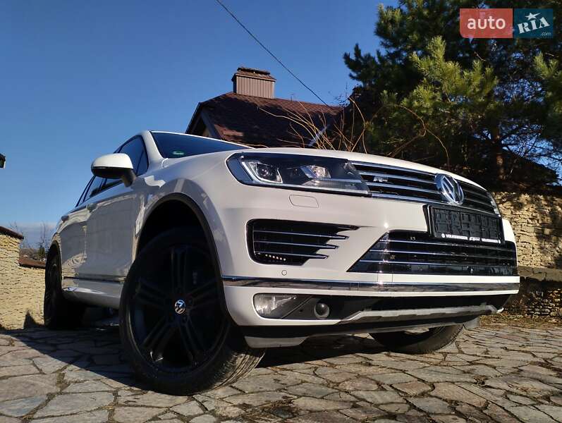 Позашляховик / Кросовер Volkswagen Touareg 2016 в Рівному