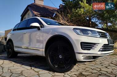 Внедорожник / Кроссовер Volkswagen Touareg 2016 в Ровно