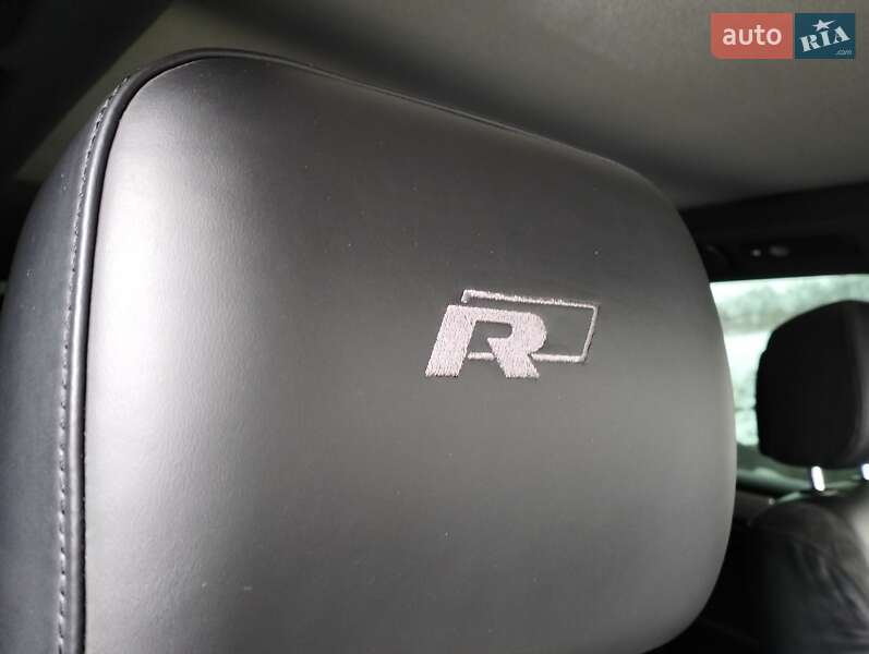 Позашляховик / Кросовер Volkswagen Touareg 2016 в Рівному