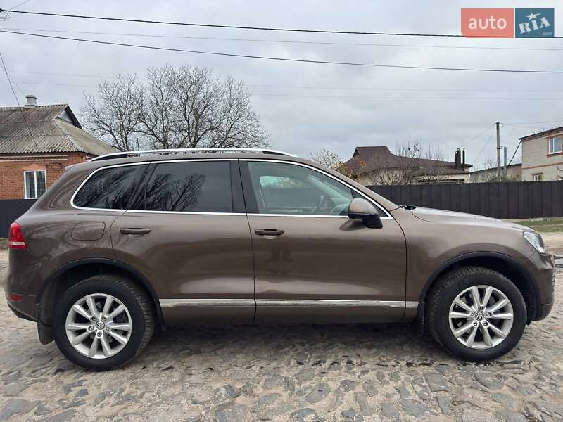 Внедорожник / Кроссовер Volkswagen Touareg 2012 в Ахтырке