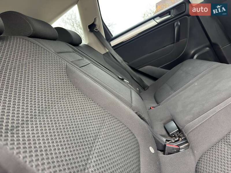 Внедорожник / Кроссовер Volkswagen Touareg 2012 в Ахтырке