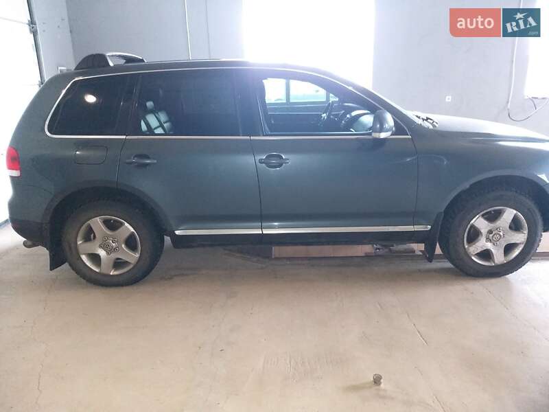 Позашляховик / Кросовер Volkswagen Touareg 2004 в Луцьку