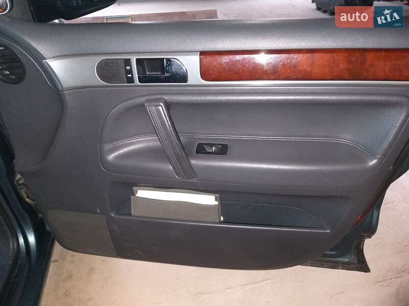 Позашляховик / Кросовер Volkswagen Touareg 2004 в Луцьку