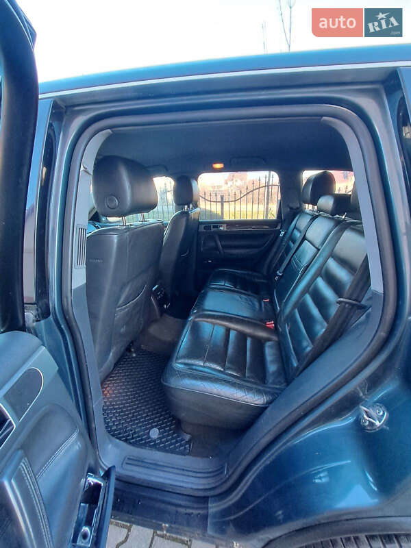 Внедорожник / Кроссовер Volkswagen Touareg 2006 в Черновцах
