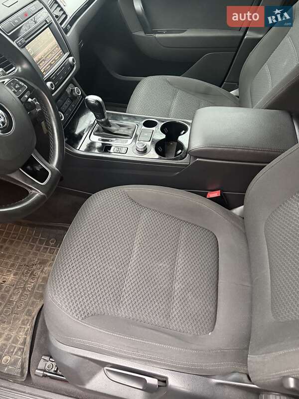 Позашляховик / Кросовер Volkswagen Touareg 2015 в Старій Синяві