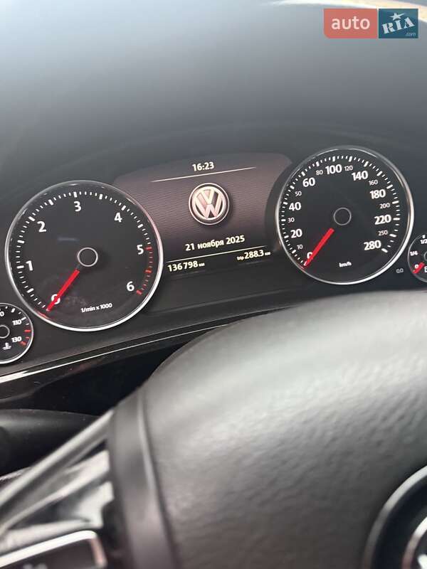 Позашляховик / Кросовер Volkswagen Touareg 2015 в Старій Синяві