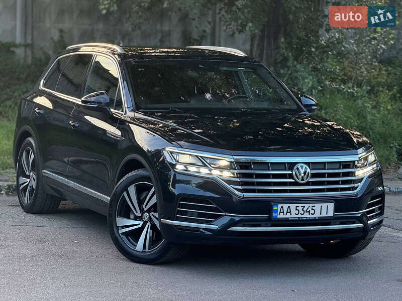 Позашляховик / Кросовер Volkswagen Touareg 2018 в Києві