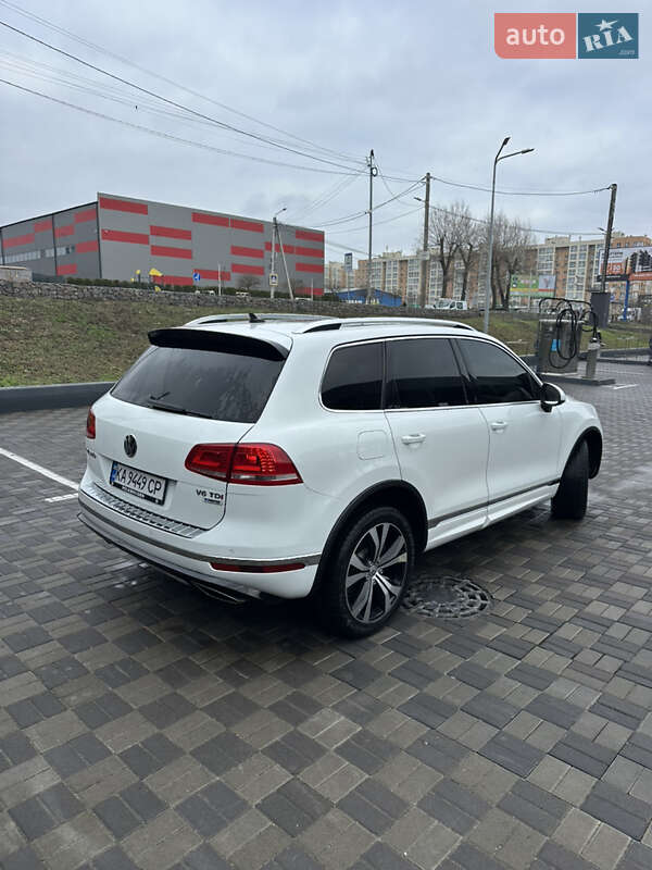 Внедорожник / Кроссовер Volkswagen Touareg 2015 в Киеве