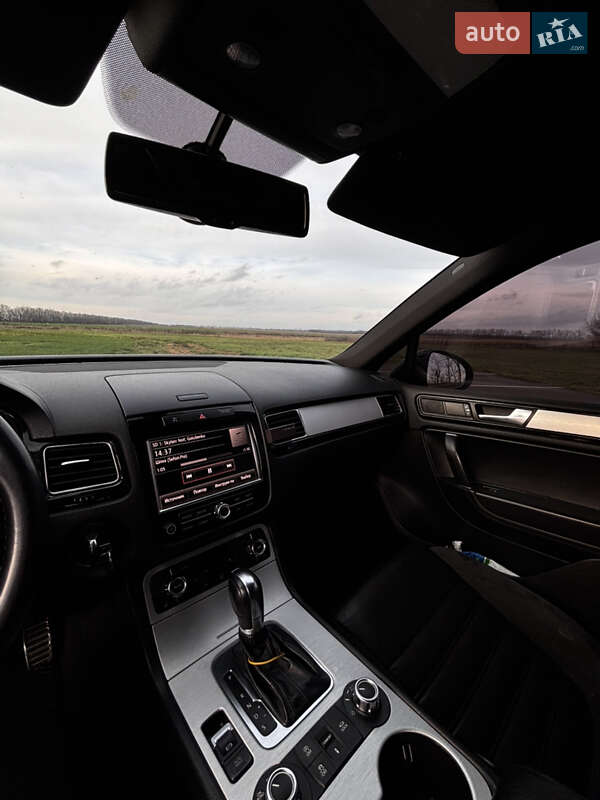 Внедорожник / Кроссовер Volkswagen Touareg 2011 в Шполе