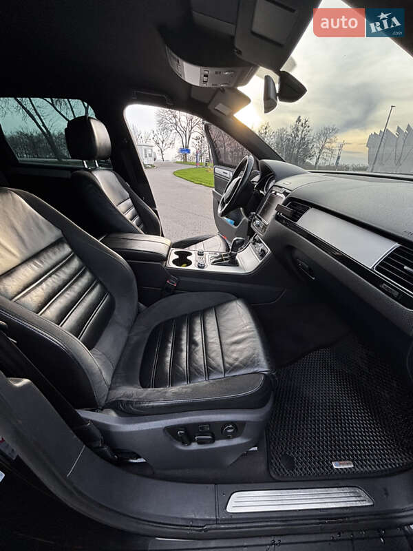 Внедорожник / Кроссовер Volkswagen Touareg 2011 в Шполе