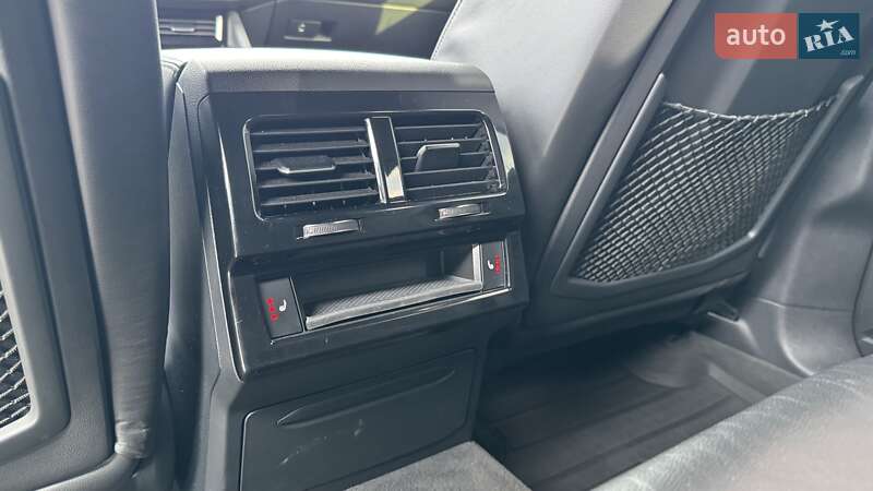 Внедорожник / Кроссовер Volkswagen Touareg 2019 в Киеве