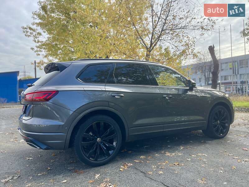 Внедорожник / Кроссовер Volkswagen Touareg 2022 в Киеве