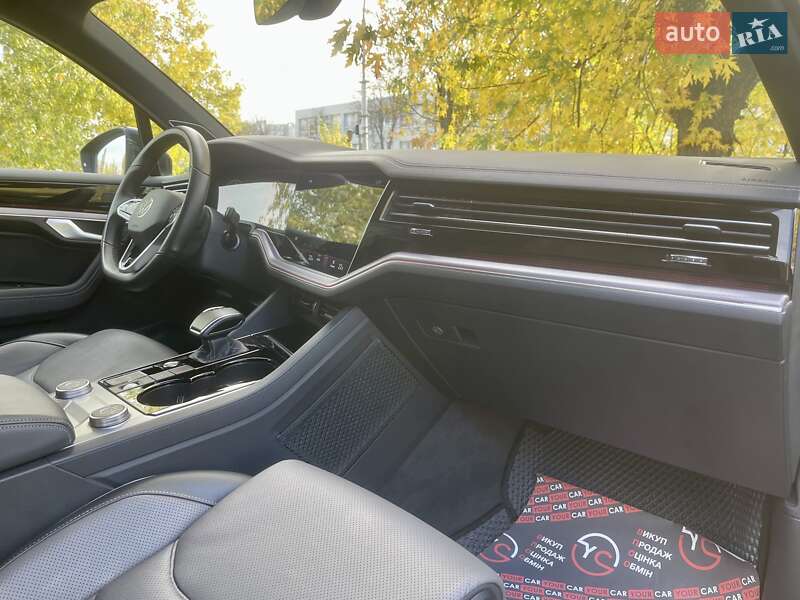 Внедорожник / Кроссовер Volkswagen Touareg 2022 в Киеве