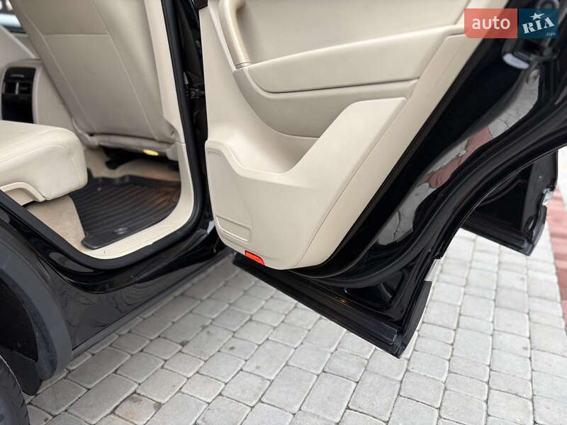 Внедорожник / Кроссовер Volkswagen Touareg 2010 в Староконстантинове