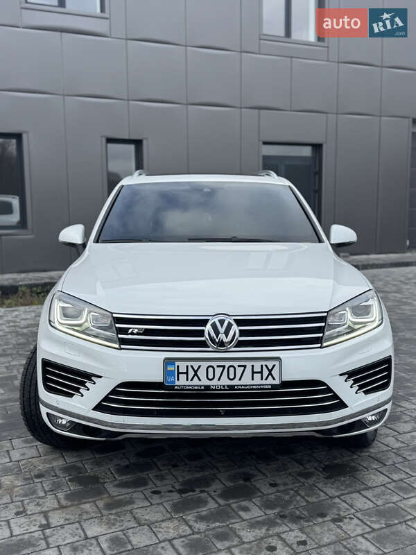 Внедорожник / Кроссовер Volkswagen Touareg 2016 в Хмельницком