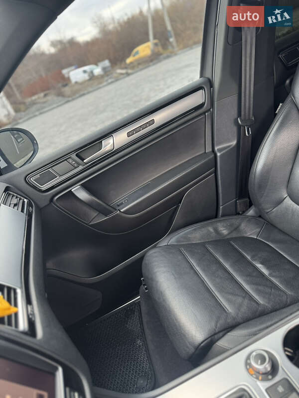Внедорожник / Кроссовер Volkswagen Touareg 2016 в Хмельницком
