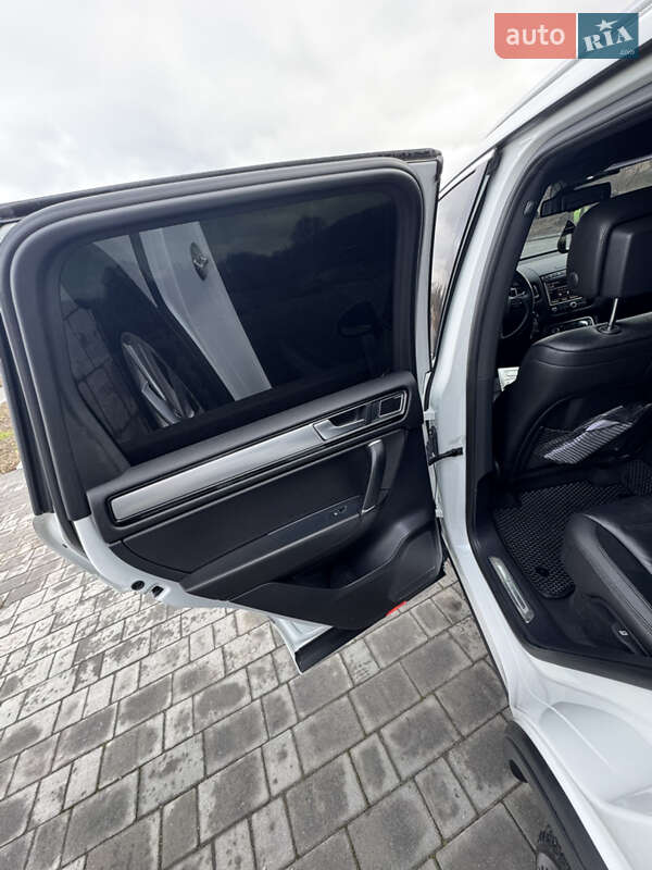 Внедорожник / Кроссовер Volkswagen Touareg 2016 в Хмельницком