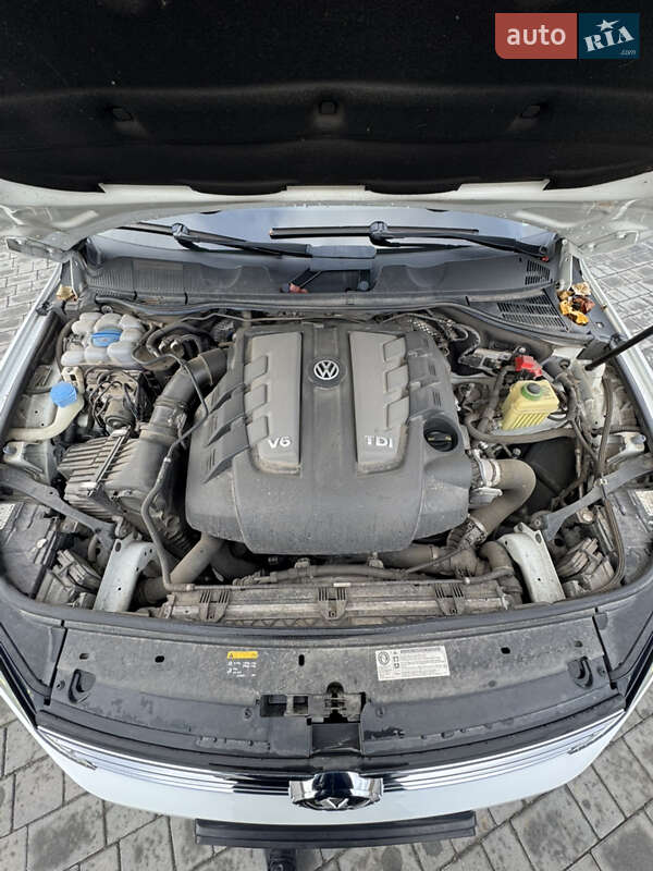 Внедорожник / Кроссовер Volkswagen Touareg 2016 в Хмельницком