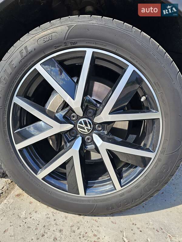 Внедорожник / Кроссовер Volkswagen Touareg 2022 в Березане