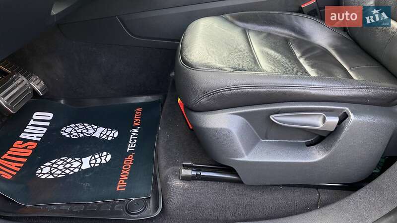 Внедорожник / Кроссовер Volkswagen Touareg 2013 в Виннице