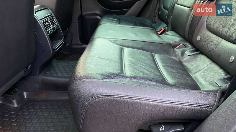 Внедорожник / Кроссовер Volkswagen Touareg 2013 в Виннице