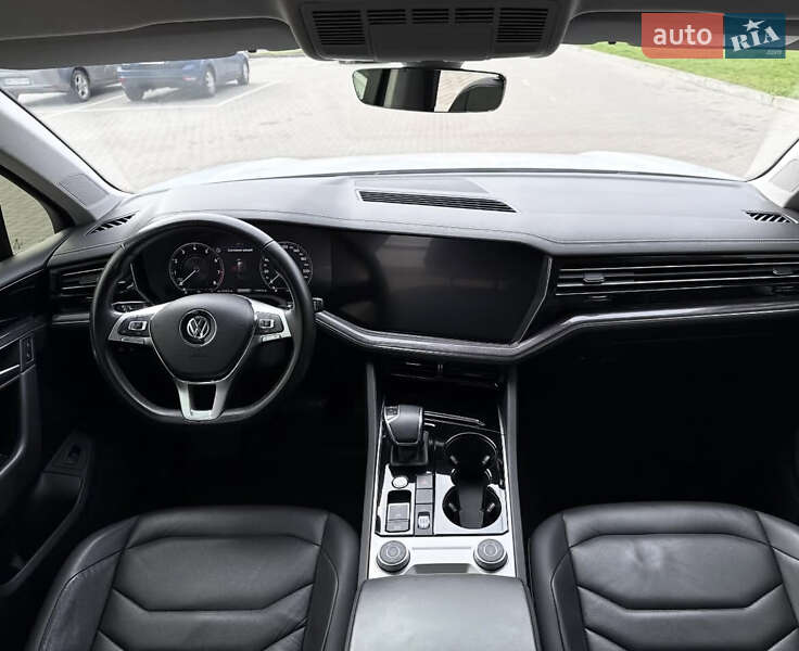 Внедорожник / Кроссовер Volkswagen Touareg 2018 в Черкассах