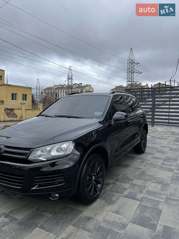 Внедорожник / Кроссовер Volkswagen Touareg 2011 в Харькове