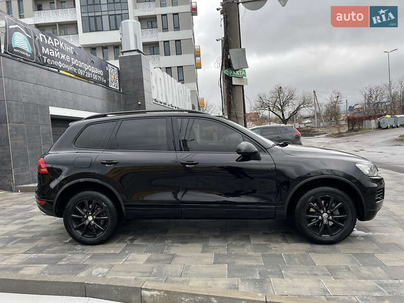 Внедорожник / Кроссовер Volkswagen Touareg 2011 в Харькове