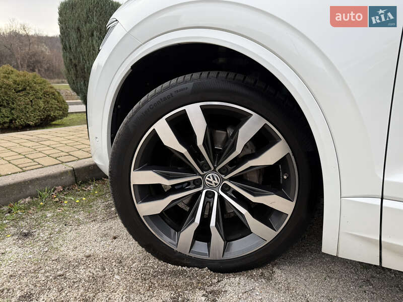 Внедорожник / Кроссовер Volkswagen Touareg 2018 в Днепре