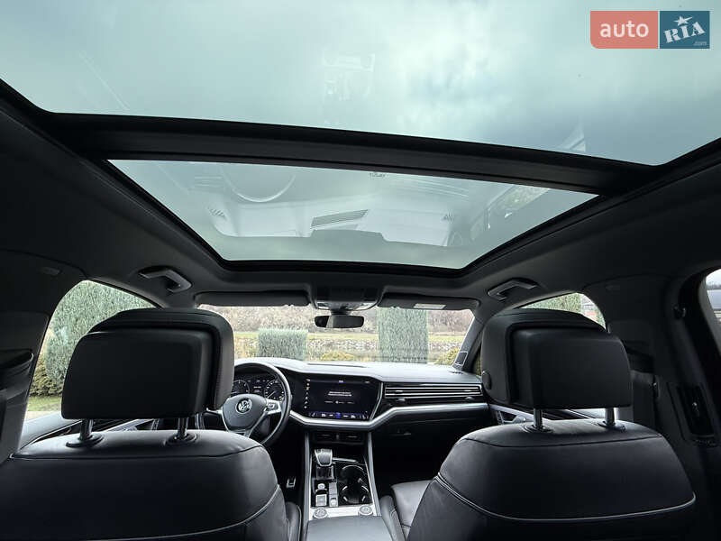 Внедорожник / Кроссовер Volkswagen Touareg 2018 в Днепре