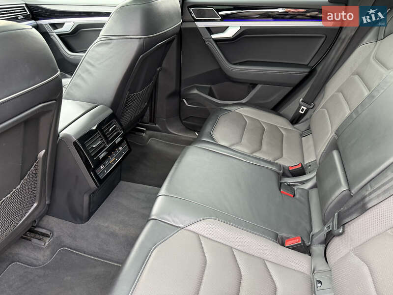 Внедорожник / Кроссовер Volkswagen Touareg 2018 в Днепре