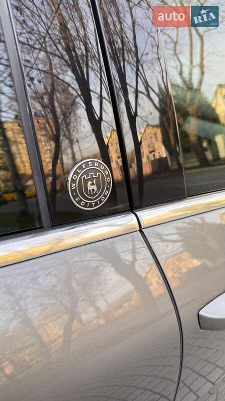 Внедорожник / Кроссовер Volkswagen Touareg 2016 в Киеве