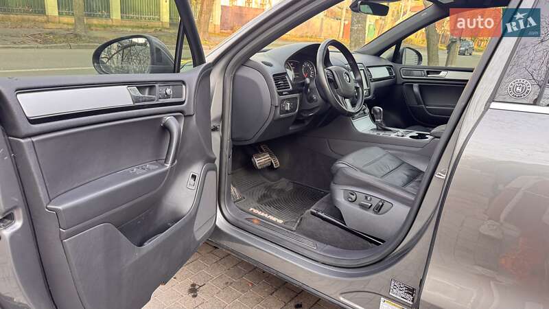 Внедорожник / Кроссовер Volkswagen Touareg 2016 в Киеве