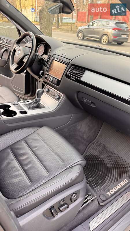 Внедорожник / Кроссовер Volkswagen Touareg 2016 в Киеве