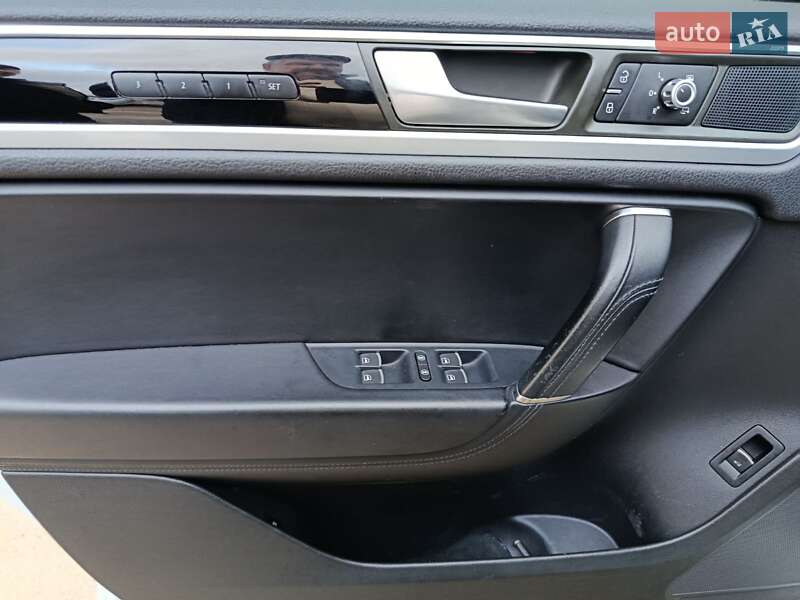 Внедорожник / Кроссовер Volkswagen Touareg 2013 в Жмеринке