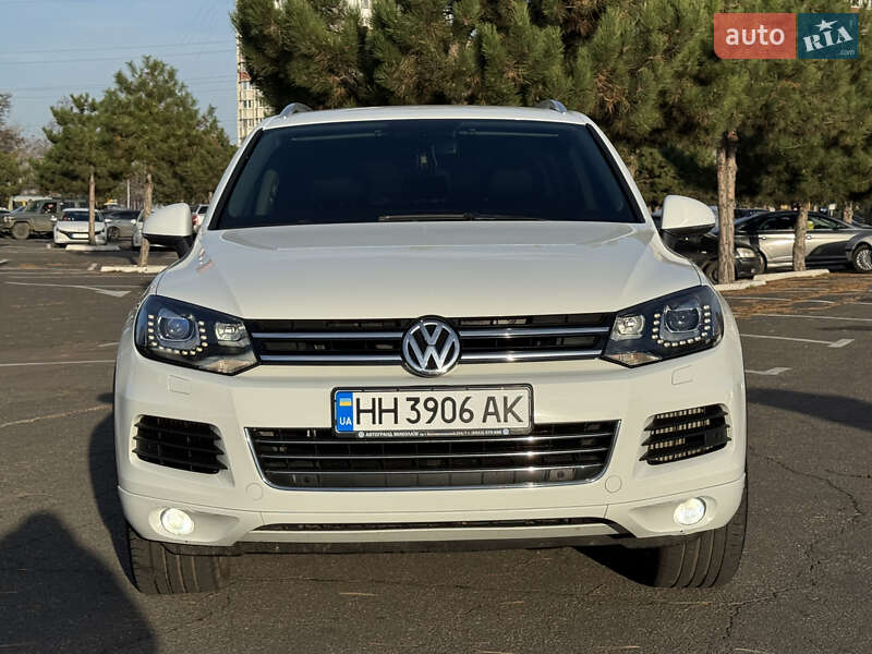 Позашляховик / Кросовер Volkswagen Touareg 2013 в Одесі