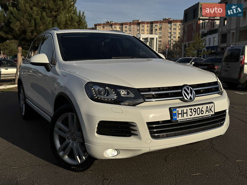 Позашляховик / Кросовер Volkswagen Touareg 2013 в Одесі