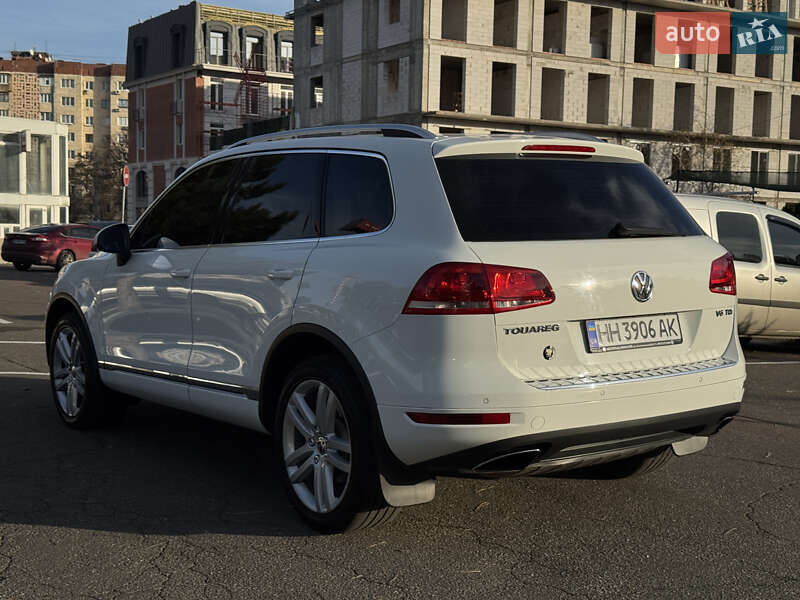 Позашляховик / Кросовер Volkswagen Touareg 2013 в Одесі
