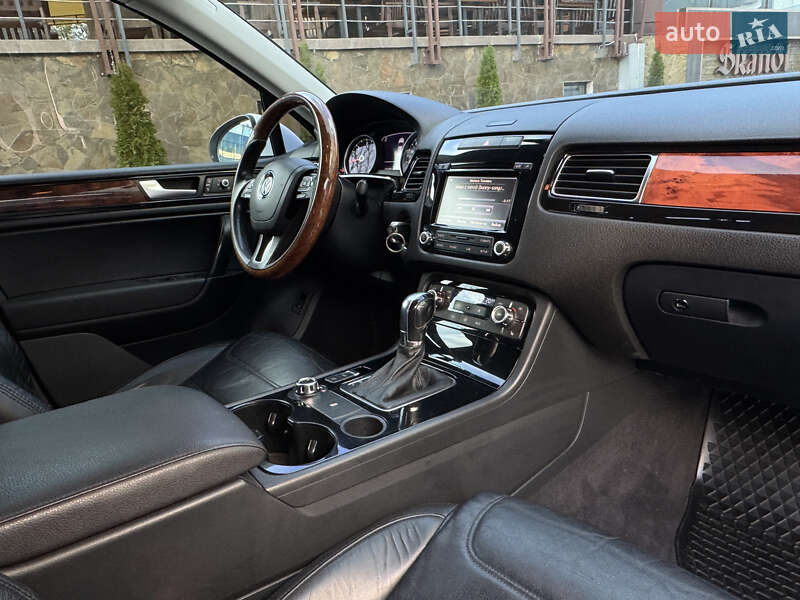 Позашляховик / Кросовер Volkswagen Touareg 2013 в Одесі