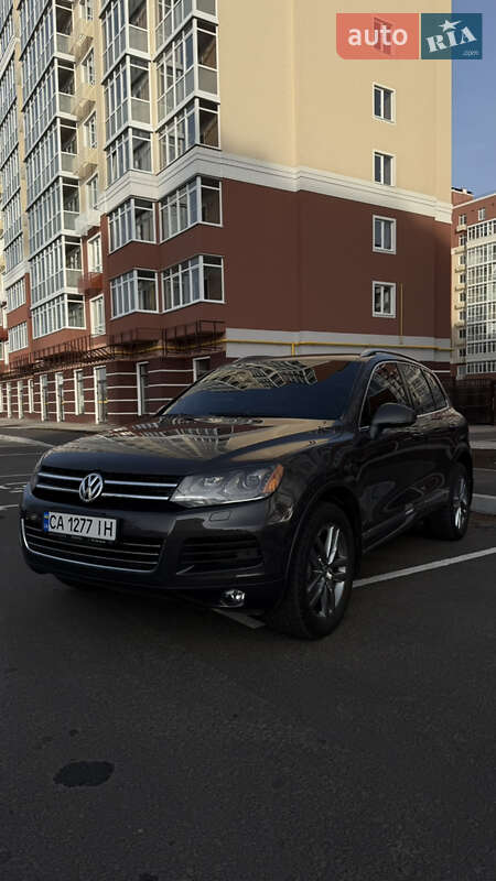 Позашляховик / Кросовер Volkswagen Touareg 2012 в Умані