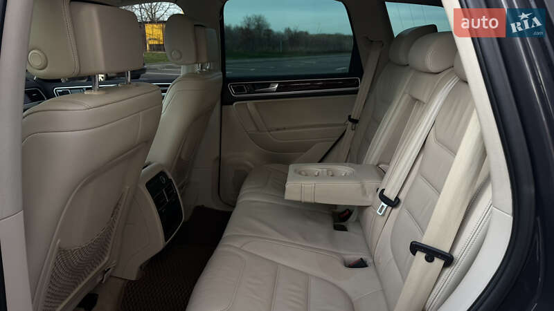 Позашляховик / Кросовер Volkswagen Touareg 2012 в Умані