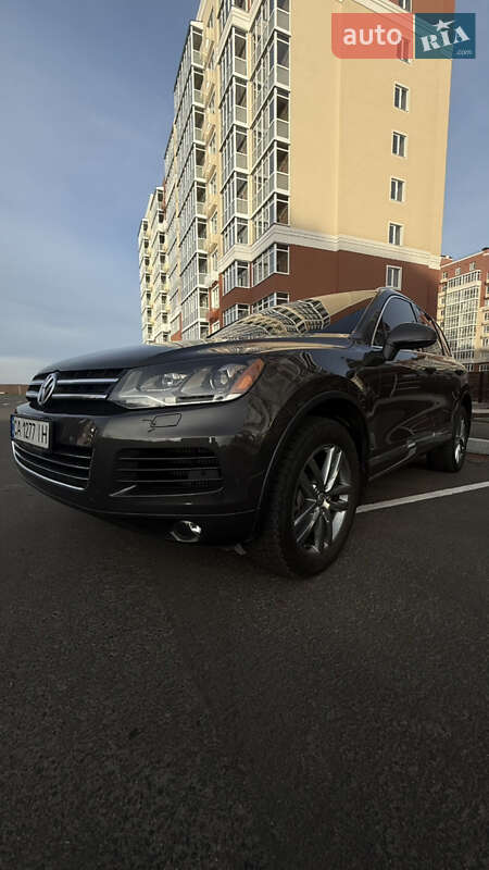 Позашляховик / Кросовер Volkswagen Touareg 2012 в Умані