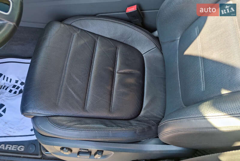 Внедорожник / Кроссовер Volkswagen Touareg 2012 в Ровно