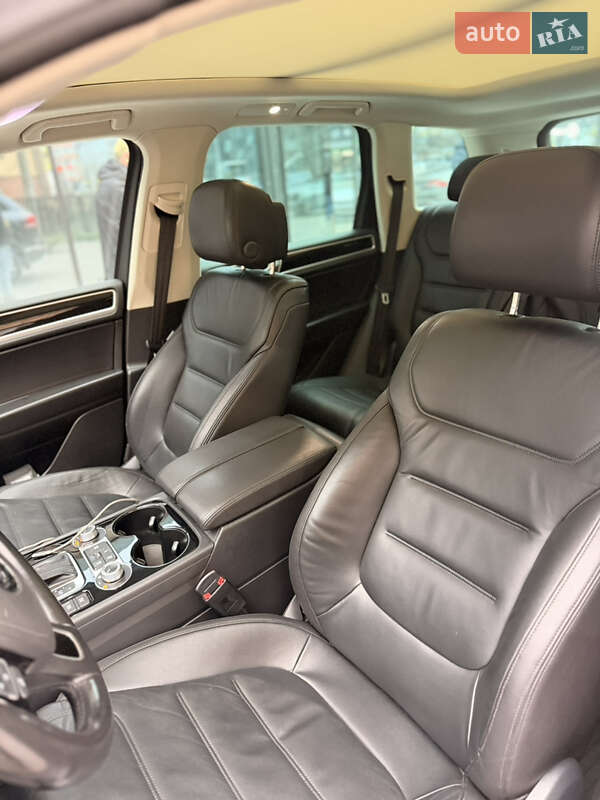 Внедорожник / Кроссовер Volkswagen Touareg 2015 в Ивано-Франковске