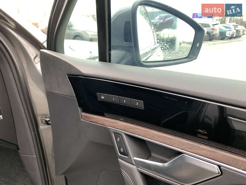 Позашляховик / Кросовер Volkswagen Touareg 2021 в Івано-Франківську